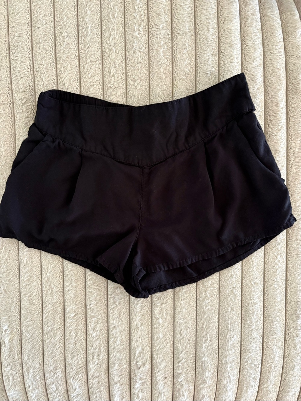 Kirra Black V-Waist Athletic Shorts